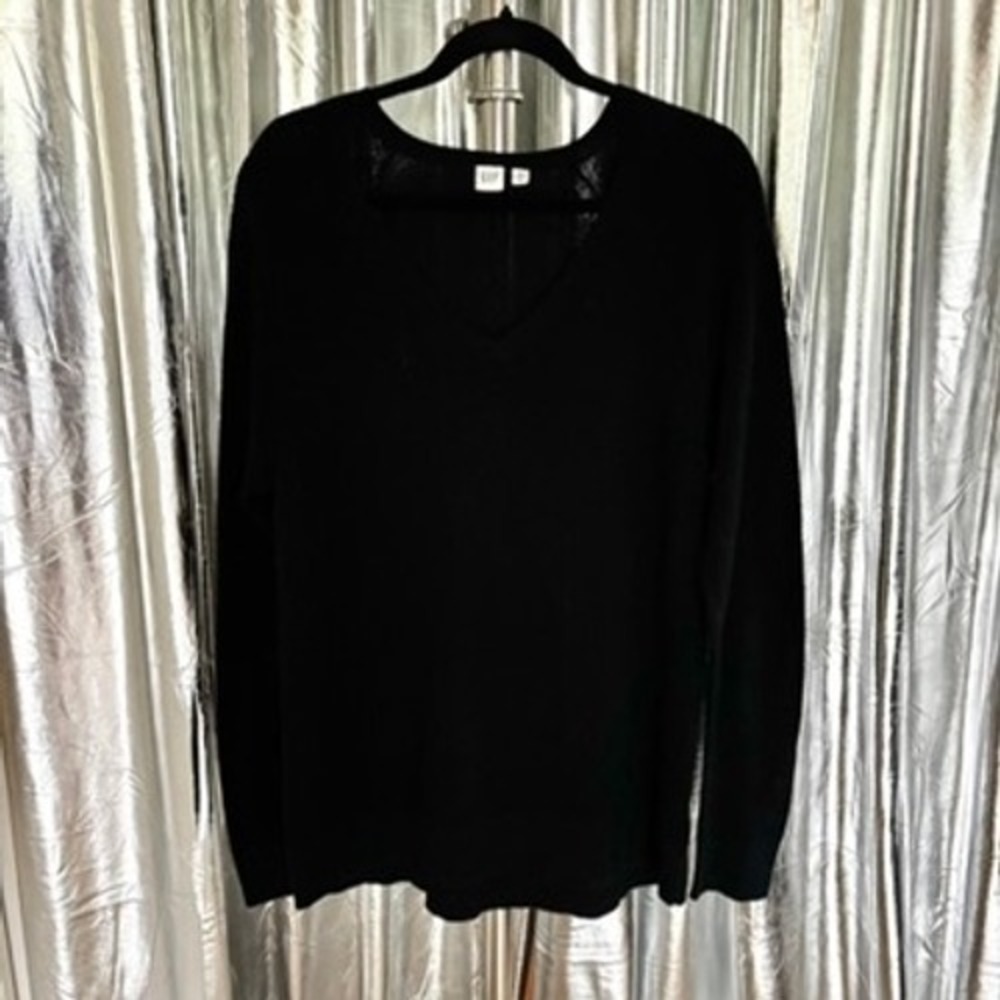 Gap Black V-Neck Sweater